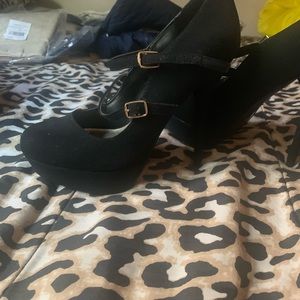 Black Sued Pumps